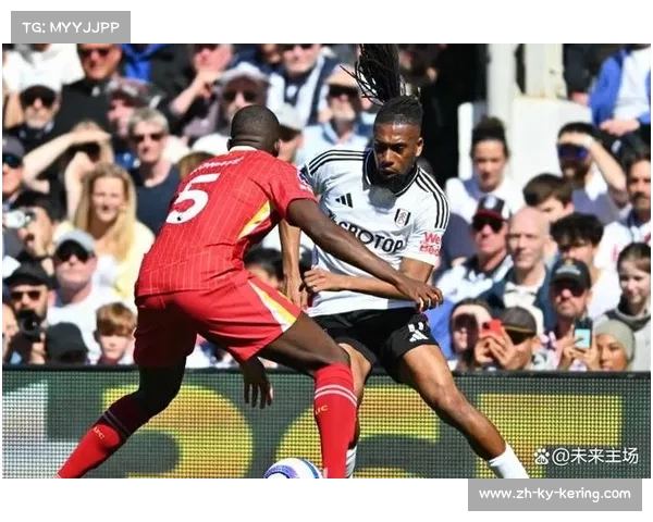 伯恩茅斯小克鲁皮世界波破门，与队友相拥庆祝